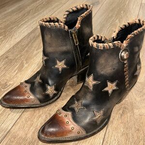 Distressed Cowgirl Booties